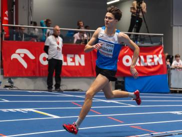 bartlomiej-kruzolek-podczas-biegu-na-600-m-w-rzeszowie-13-15022026jpg.jpg
